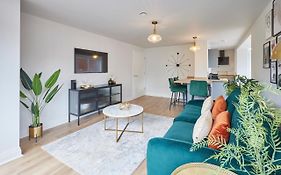Host & Stay - Scarborough View Luxury Apartment